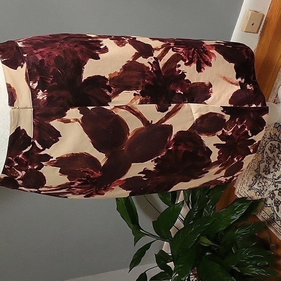 Van Heusen Studio Brown Tan Vintage Lined Back Zip Floral Pencil Skirt - Size 6 - Picture 4 of 8